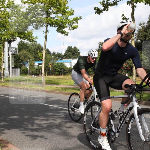 10.08.2025 - GEWOBA Citytriathlon Bremen Yannick Fuchs http://msf.ph/oto/8547203 10.08.2025 10:52:16 Radfahren 137, 349, 355, 390, 392, 394, 479 meine-sportfotos.de