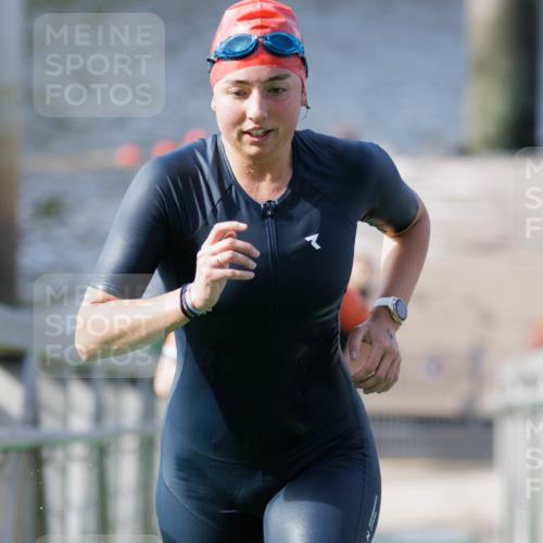 10.08.2025 - GEWOBA Citytriathlon Bremen H.Heesch http://msf.ph/oto/8547217 10.08.2025 10:20:12 Schwimmen 371, 445, 451, 479 meine-sportfotos.de