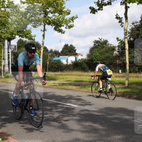 10.08.2025 - GEWOBA Citytriathlon Bremen Yannick Fuchs http://msf.ph/oto/8547218 10.08.2025 10:52:20 Radfahren 137, 349, 354, 355, 390, 392, 394, 479 meine-sportfotos.de