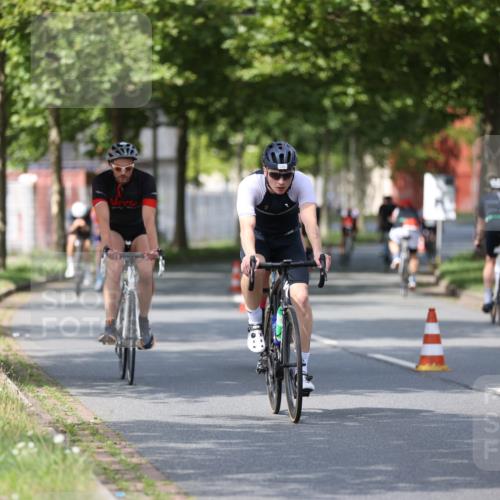 10.08.2025 - GEWOBA Citytriathlon Bremen Yannick Fuchs http://msf.ph/oto/8547223 10.08.2025 12:09:53 Radfahren 586, 607, 628, 688, 697, 703, 732, 830, 849 meine-sportfotos.de