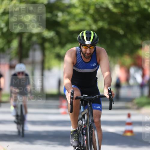 10.08.2025 - GEWOBA Citytriathlon Bremen Yannick Fuchs http://msf.ph/oto/8547227 10.08.2025 13:04:10 Radfahren 574, 576, 605, 625, 640, 685, 697, 760, 769, 786, 946, 960, 963, 1013, 1036 meine-sportfotos.de