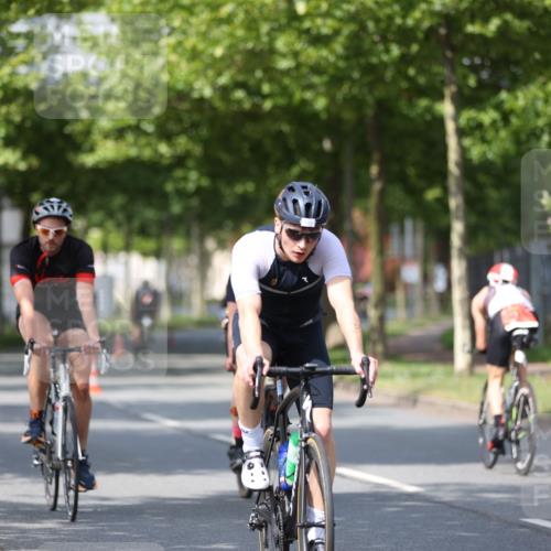 10.08.2025 - GEWOBA Citytriathlon Bremen Yannick Fuchs http://msf.ph/oto/8547230 10.08.2025 12:09:53 Radfahren 586, 607, 628, 688, 697, 703, 732, 830, 849 meine-sportfotos.de