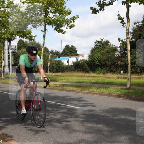 10.08.2025 - GEWOBA Citytriathlon Bremen Yannick Fuchs http://msf.ph/oto/8547242 10.08.2025 10:52:34 Radfahren 21, 43, 349, 354, 355, 491, 504 meine-sportfotos.de