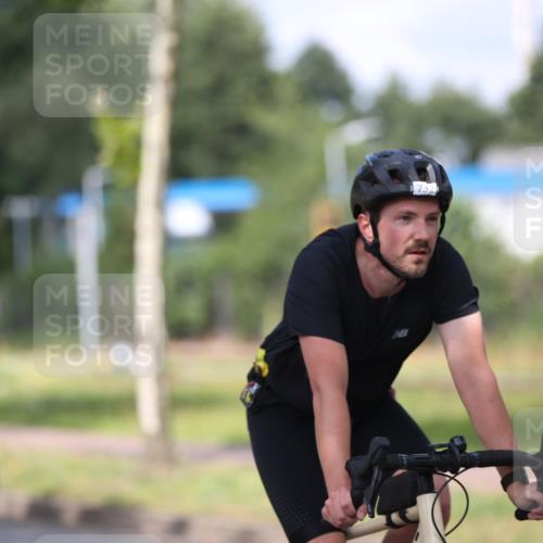 10.08.2025 - GEWOBA Citytriathlon Bremen Yannick Fuchs http://msf.ph/oto/8547246 10.08.2025 12:09:55 Radfahren 586, 607, 628, 688, 697, 732, 830, 849 meine-sportfotos.de