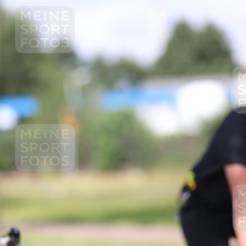10.08.2025 - GEWOBA Citytriathlon Bremen Yannick Fuchs http://msf.ph/oto/8547249 10.08.2025 12:09:55 Radfahren 586, 607, 628, 688, 697, 732, 830, 849 meine-sportfotos.de