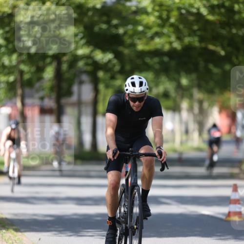 10.08.2025 - GEWOBA Citytriathlon Bremen Yannick Fuchs http://msf.ph/oto/8547259 10.08.2025 13:04:13 Radfahren 576, 605, 625, 640, 697, 760, 769, 786, 799, 946, 960, 963, 1013, 1036 meine-sportfotos.de
