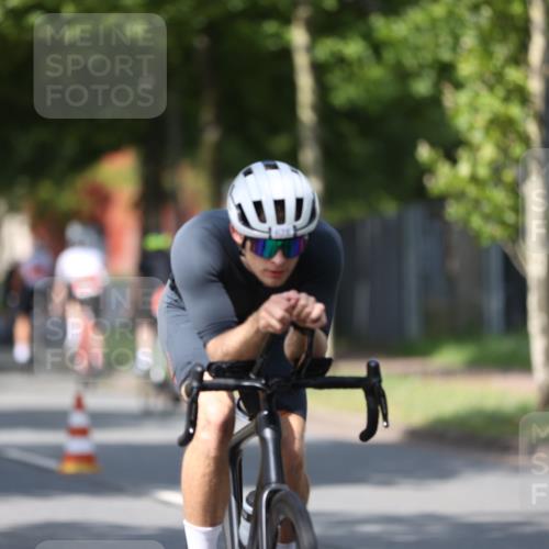 10.08.2025 - GEWOBA Citytriathlon Bremen Yannick Fuchs http://msf.ph/oto/8547262 10.08.2025 12:09:57 Radfahren 586, 607, 628, 688, 697, 732, 830, 849 meine-sportfotos.de