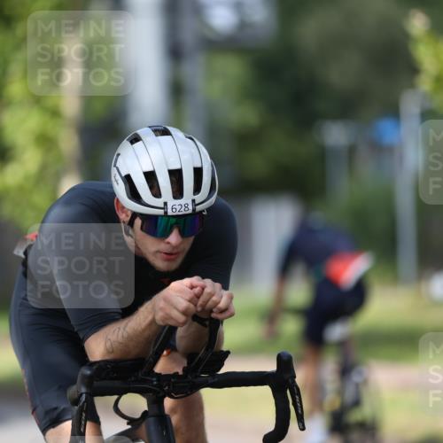 10.08.2025 - GEWOBA Citytriathlon Bremen Yannick Fuchs http://msf.ph/oto/8547271 10.08.2025 12:09:57 Radfahren 586, 607, 628, 688, 697, 732, 830, 849 meine-sportfotos.de