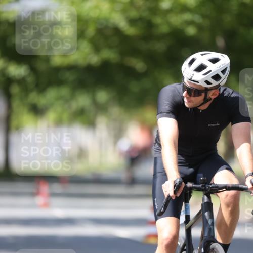 10.08.2025 - GEWOBA Citytriathlon Bremen Yannick Fuchs http://msf.ph/oto/8547273 10.08.2025 13:04:14 Radfahren 576, 605, 625, 640, 674, 697, 760, 769, 786, 799, 946, 960, 963, 1013, 1036 meine-sportfotos.de