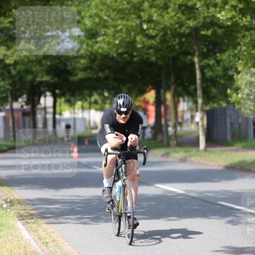 10.08.2025 - GEWOBA Citytriathlon Bremen Yannick Fuchs http://msf.ph/oto/8547279 10.08.2025 12:10:01 Radfahren 586, 607, 628, 688, 732, 830, 849, 1024 meine-sportfotos.de