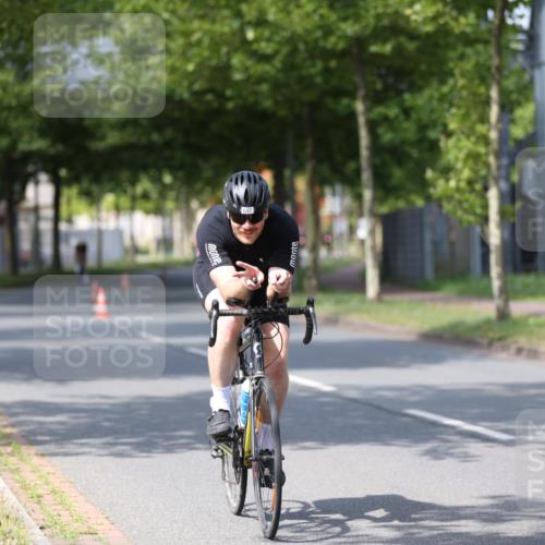 10.08.2025 - GEWOBA Citytriathlon Bremen Yannick Fuchs http://msf.ph/oto/8547281 10.08.2025 12:10:01 Radfahren 586, 607, 628, 688, 732, 830, 849, 1024 meine-sportfotos.de