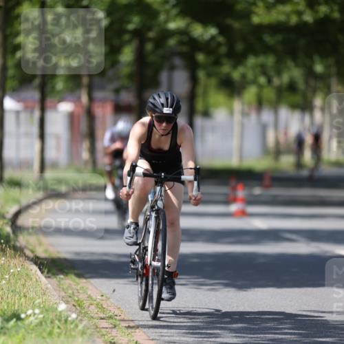 10.08.2025 - GEWOBA Citytriathlon Bremen Yannick Fuchs http://msf.ph/oto/8547282 10.08.2025 13:04:15 Radfahren 576, 605, 625, 640, 674, 697, 760, 769, 786, 799, 946, 960, 963, 1013, 1036 meine-sportfotos.de