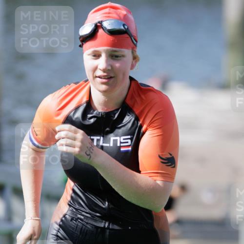 10.08.2025 - GEWOBA Citytriathlon Bremen H.Heesch http://msf.ph/oto/8547284 10.08.2025 10:20:15 Schwimmen 371, 445, 479 meine-sportfotos.de