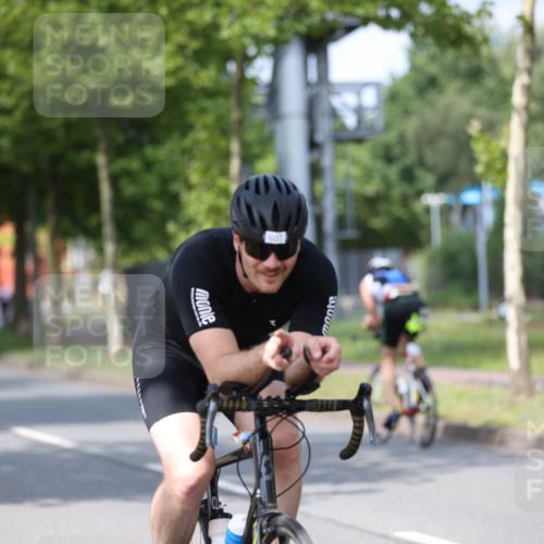 10.08.2025 - GEWOBA Citytriathlon Bremen Yannick Fuchs http://msf.ph/oto/8547285 10.08.2025 12:10:02 Radfahren 586, 607, 628, 688, 732, 830, 849, 1024 meine-sportfotos.de