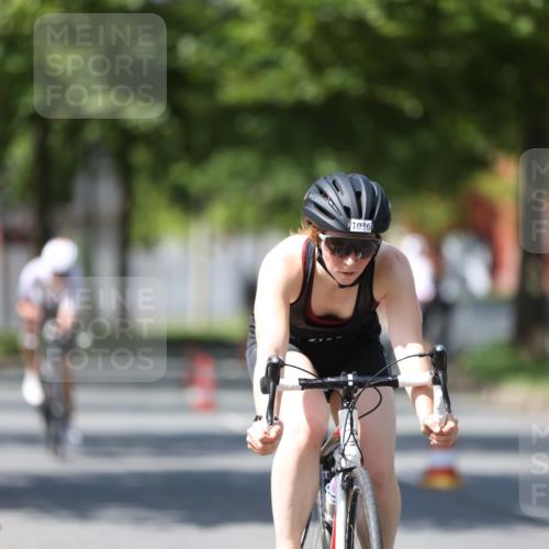 10.08.2025 - GEWOBA Citytriathlon Bremen Yannick Fuchs http://msf.ph/oto/8547290 10.08.2025 13:04:16 Radfahren 576, 605, 625, 640, 674, 697, 760, 769, 786, 799, 946, 960, 963, 1013, 1036 meine-sportfotos.de