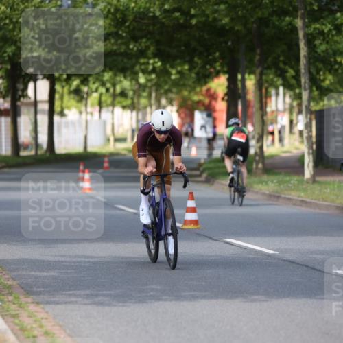 10.08.2025 - GEWOBA Citytriathlon Bremen Yannick Fuchs http://msf.ph/oto/8547296 10.08.2025 12:10:07 Radfahren 607, 628, 732, 830, 1024 meine-sportfotos.de