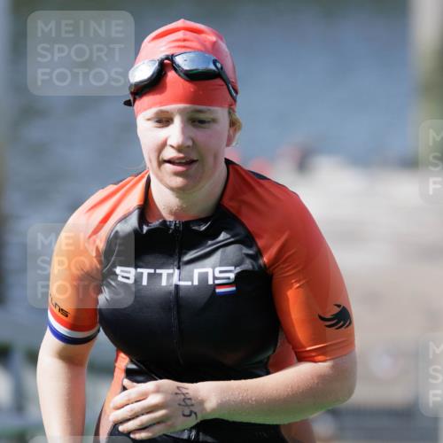10.08.2025 - GEWOBA Citytriathlon Bremen H.Heesch http://msf.ph/oto/8547298 10.08.2025 10:20:15 Schwimmen 371, 445, 479 meine-sportfotos.de