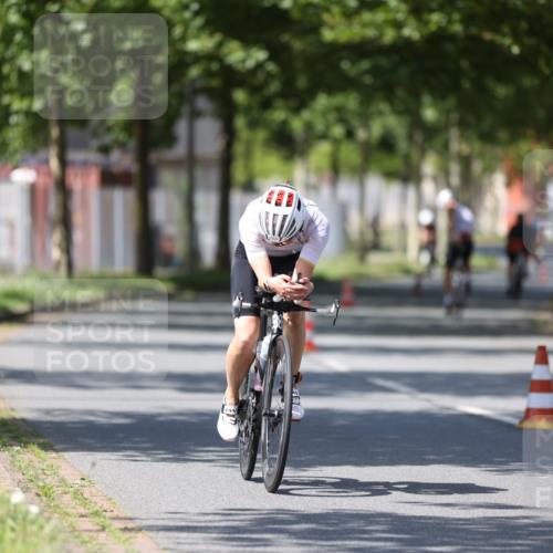 10.08.2025 - GEWOBA Citytriathlon Bremen Yannick Fuchs http://msf.ph/oto/8547300 10.08.2025 13:04:17 Radfahren 576, 605, 625, 640, 674, 697, 760, 769, 786, 799, 946, 960, 963, 1013, 1036 meine-sportfotos.de