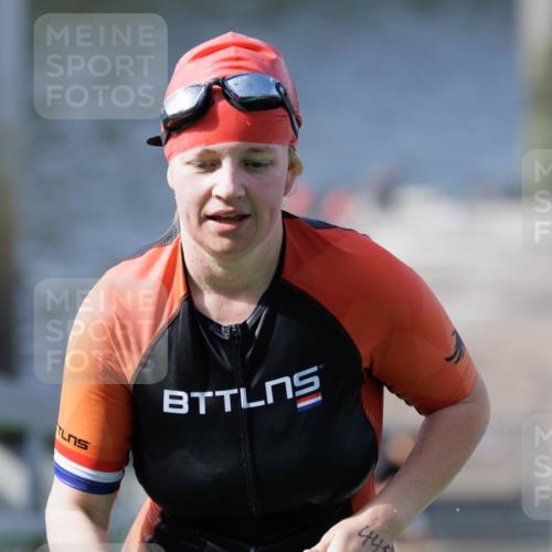 10.08.2025 - GEWOBA Citytriathlon Bremen H.Heesch http://msf.ph/oto/8547306 10.08.2025 10:20:15 Schwimmen 371, 445, 479 meine-sportfotos.de