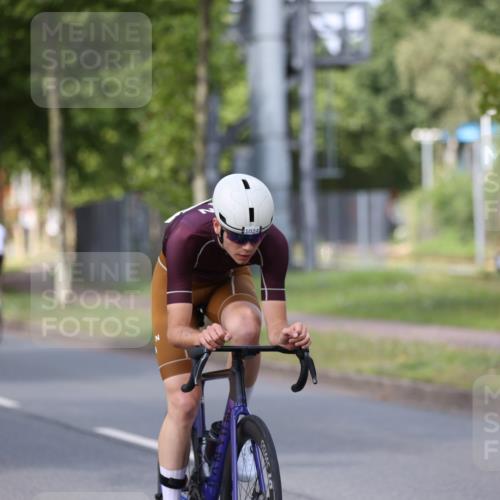 10.08.2025 - GEWOBA Citytriathlon Bremen Yannick Fuchs http://msf.ph/oto/8547309 10.08.2025 12:10:08 Radfahren 607, 628, 710, 830, 1024 meine-sportfotos.de