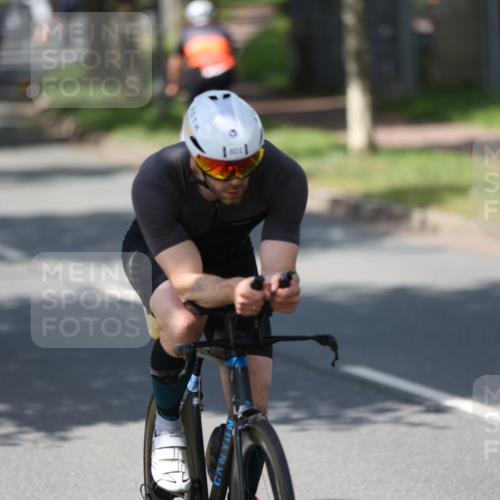 10.08.2025 - GEWOBA Citytriathlon Bremen Yannick Fuchs http://msf.ph/oto/8547312 10.08.2025 13:04:27 Radfahren 583, 674, 675, 751, 769, 799, 808, 875, 939, 960, 1013, 1036 meine-sportfotos.de
