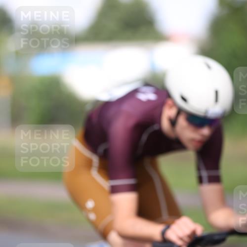 10.08.2025 - GEWOBA Citytriathlon Bremen Yannick Fuchs http://msf.ph/oto/8547319 10.08.2025 12:10:09 Radfahren 607, 628, 710, 830, 1024 meine-sportfotos.de