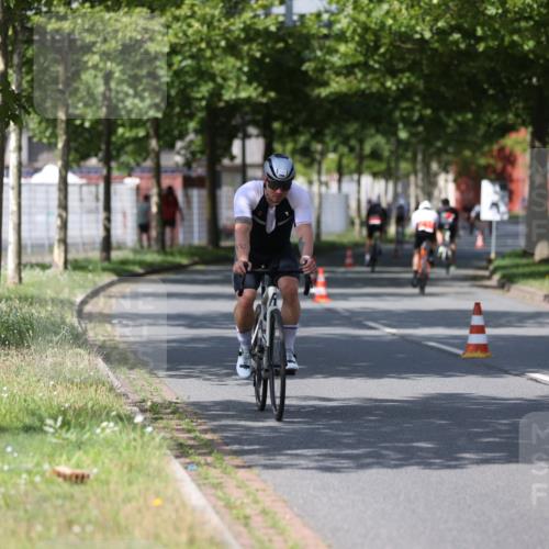 10.08.2025 - GEWOBA Citytriathlon Bremen Yannick Fuchs http://msf.ph/oto/8547324 10.08.2025 12:10:20 Radfahren 647, 710, 889, 1024 meine-sportfotos.de