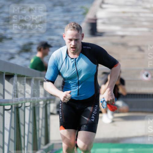 10.08.2025 - GEWOBA Citytriathlon Bremen H.Heesch http://msf.ph/oto/8547326 10.08.2025 10:20:17 Schwimmen 363, 371, 445, 479, 504 meine-sportfotos.de