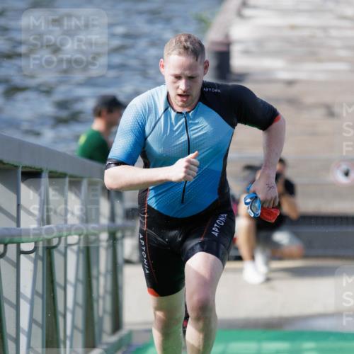 10.08.2025 - GEWOBA Citytriathlon Bremen H.Heesch http://msf.ph/oto/8547328 10.08.2025 10:20:17 Schwimmen 363, 371, 445, 479, 504 meine-sportfotos.de