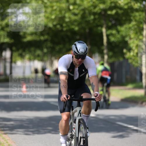 10.08.2025 - GEWOBA Citytriathlon Bremen Yannick Fuchs http://msf.ph/oto/8547338 10.08.2025 12:10:21 Radfahren 647, 710, 730, 889, 1024 meine-sportfotos.de