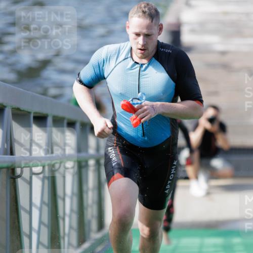 10.08.2025 - GEWOBA Citytriathlon Bremen H.Heesch http://msf.ph/oto/8547339 10.08.2025 10:20:18 Schwimmen 363, 371, 445, 479, 504 meine-sportfotos.de