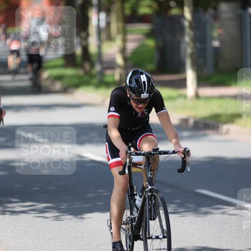 10.08.2025 - GEWOBA Citytriathlon Bremen Yannick Fuchs http://msf.ph/oto/8547340 10.08.2025 13:05:12 Radfahren 587, 590, 622, 641, 645, 745, 884, 916, 928, 958, 1010 meine-sportfotos.de
