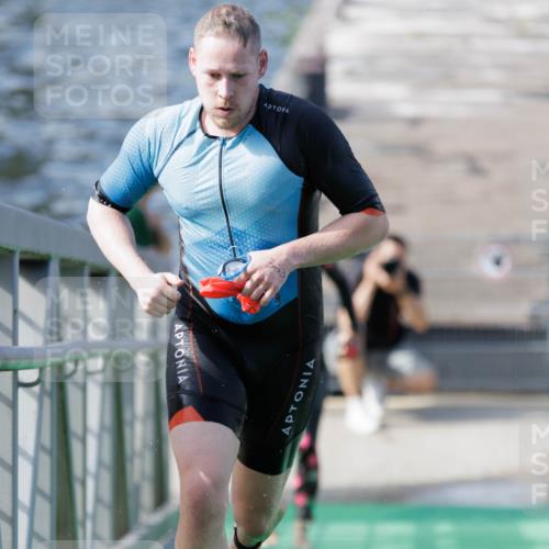 10.08.2025 - GEWOBA Citytriathlon Bremen H.Heesch http://msf.ph/oto/8547342 10.08.2025 10:20:18 Schwimmen 363, 371, 445, 479, 504 meine-sportfotos.de