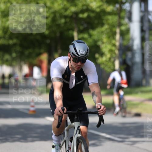 10.08.2025 - GEWOBA Citytriathlon Bremen Yannick Fuchs http://msf.ph/oto/8547343 10.08.2025 12:10:21 Radfahren 647, 710, 730, 889, 1024 meine-sportfotos.de