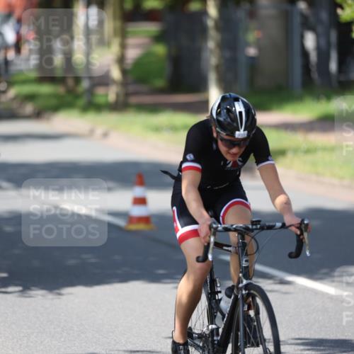 10.08.2025 - GEWOBA Citytriathlon Bremen Yannick Fuchs http://msf.ph/oto/8547345 10.08.2025 13:05:12 Radfahren 587, 590, 622, 641, 645, 745, 884, 916, 928, 958, 1010 meine-sportfotos.de