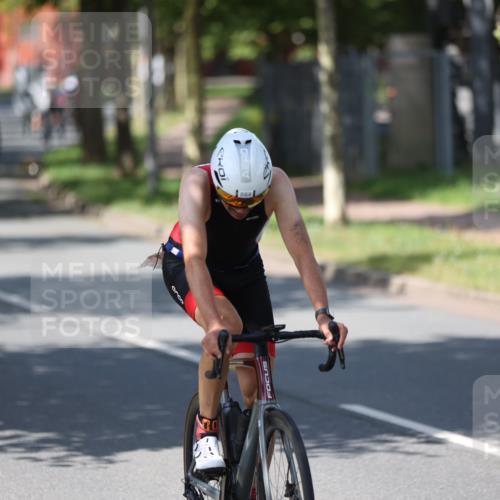 10.08.2025 - GEWOBA Citytriathlon Bremen Yannick Fuchs http://msf.ph/oto/8547350 10.08.2025 13:05:12 Radfahren 587, 590, 622, 641, 645, 745, 884, 916, 928, 958, 1010 meine-sportfotos.de
