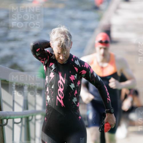 10.08.2025 - GEWOBA Citytriathlon Bremen H.Heesch http://msf.ph/oto/8547352 10.08.2025 10:20:24 Schwimmen 363, 406, 456, 504 meine-sportfotos.de