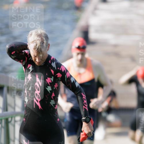 10.08.2025 - GEWOBA Citytriathlon Bremen H.Heesch http://msf.ph/oto/8547355 10.08.2025 10:20:24 Schwimmen 363, 406, 456, 504 meine-sportfotos.de