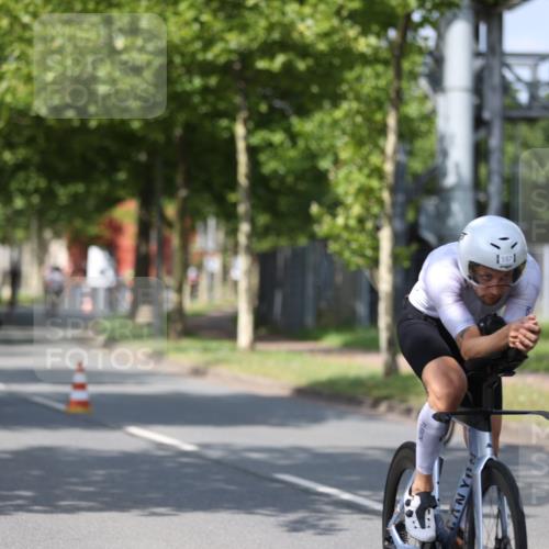 10.08.2025 - GEWOBA Citytriathlon Bremen Yannick Fuchs http://msf.ph/oto/8547363 10.08.2025 12:10:29 Radfahren 629, 644, 647, 656, 710, 722, 730, 755, 889, 1014 meine-sportfotos.de
