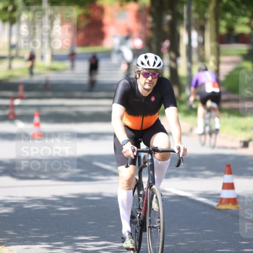 10.08.2025 - GEWOBA Citytriathlon Bremen Yannick Fuchs http://msf.ph/oto/8547372 10.08.2025 13:05:15 Radfahren 587, 622, 641, 645, 884, 916, 928, 943, 958, 1010 meine-sportfotos.de