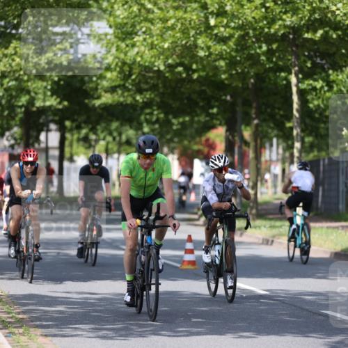 10.08.2025 - GEWOBA Citytriathlon Bremen Yannick Fuchs http://msf.ph/oto/8547374 10.08.2025 12:10:30 Radfahren 629, 644, 647, 656, 710, 712, 722, 730, 755, 889, 1014 meine-sportfotos.de