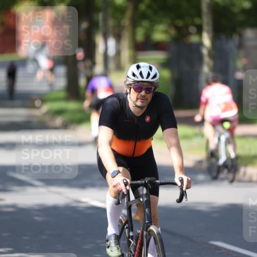 10.08.2025 - GEWOBA Citytriathlon Bremen Yannick Fuchs http://msf.ph/oto/8547383 10.08.2025 13:05:16 Radfahren 587, 622, 641, 645, 659, 884, 916, 928, 943, 958, 1010 meine-sportfotos.de