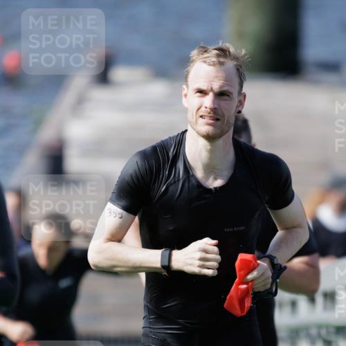 10.08.2025 - GEWOBA Citytriathlon Bremen H.Heesch http://msf.ph/oto/8547399 10.08.2025 10:20:32 Schwimmen 389, 394, 396, 406, 456, 473, 504 meine-sportfotos.de
