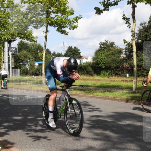 10.08.2025 - GEWOBA Citytriathlon Bremen Yannick Fuchs http://msf.ph/oto/8547400 10.08.2025 10:54:25 Radfahren 75, 123, 153, 356, 427, 492, 500 meine-sportfotos.de