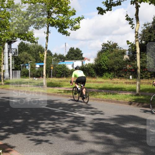 10.08.2025 - GEWOBA Citytriathlon Bremen Yannick Fuchs http://msf.ph/oto/8547404 10.08.2025 10:54:26 Radfahren 75, 123, 153, 356, 427, 492, 500 meine-sportfotos.de
