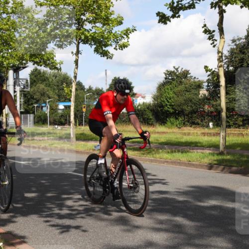 10.08.2025 - GEWOBA Citytriathlon Bremen Yannick Fuchs http://msf.ph/oto/8547408 10.08.2025 10:54:29 Radfahren 75, 123, 153, 356, 427, 492, 500 meine-sportfotos.de