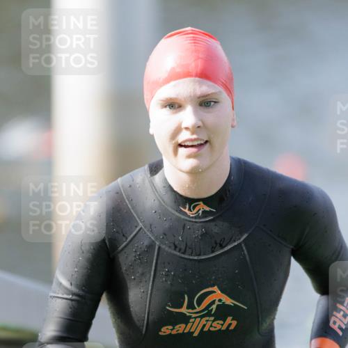 10.08.2025 - GEWOBA Citytriathlon Bremen H.Heesch http://msf.ph/oto/8547410 10.08.2025 10:20:33 Schwimmen 389, 394, 396, 406, 456, 473 meine-sportfotos.de