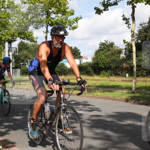 10.08.2025 - GEWOBA Citytriathlon Bremen Yannick Fuchs http://msf.ph/oto/8547411 10.08.2025 10:54:29 Radfahren 75, 123, 153, 356, 427, 492, 500 meine-sportfotos.de