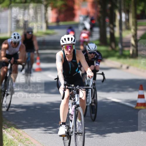10.08.2025 - GEWOBA Citytriathlon Bremen Yannick Fuchs http://msf.ph/oto/8547412 10.08.2025 13:05:18 Radfahren 587, 622, 641, 645, 659, 884, 916, 928, 943, 958, 1010 meine-sportfotos.de