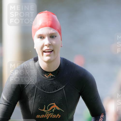 10.08.2025 - GEWOBA Citytriathlon Bremen H.Heesch http://msf.ph/oto/8547414 10.08.2025 10:20:33 Schwimmen 389, 394, 396, 406, 456, 473 meine-sportfotos.de
